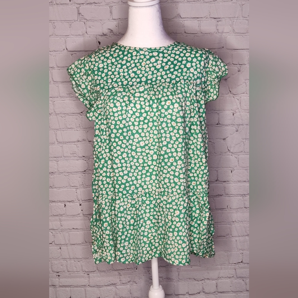 GREEN DAISY FLORAL PRINT RUFFLE TIERED KEYHOLE TOP